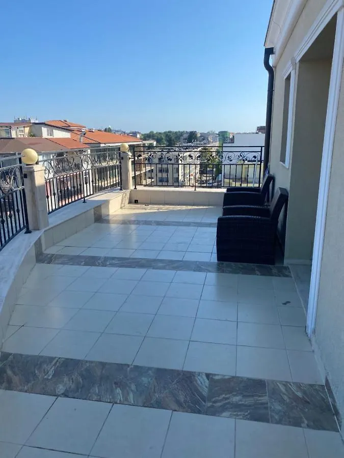 Empera H-L Hotel Napospart
