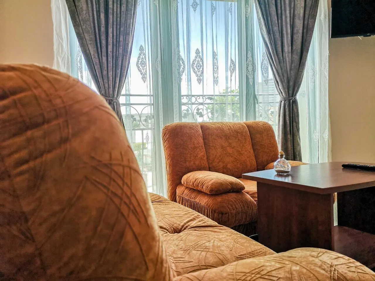 Empera H-L Hotel Napospart