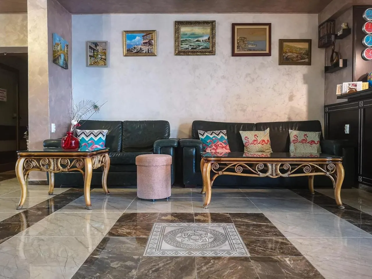 Empera H-L Hotel Napospart