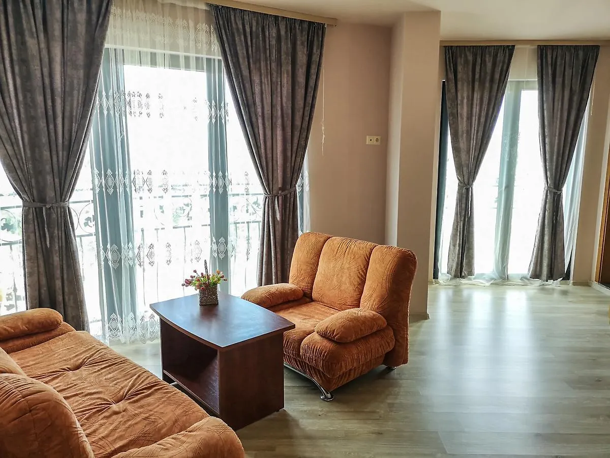 Empera H-L Hotel Napospart